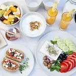 Апартаменти Helios Garden Boutique *